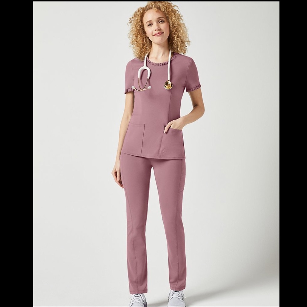 JAANUU RUFFLE SCRUB SET